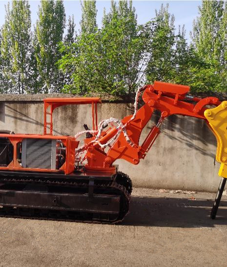 廠房外測試使用的帥龍鑿鑿機